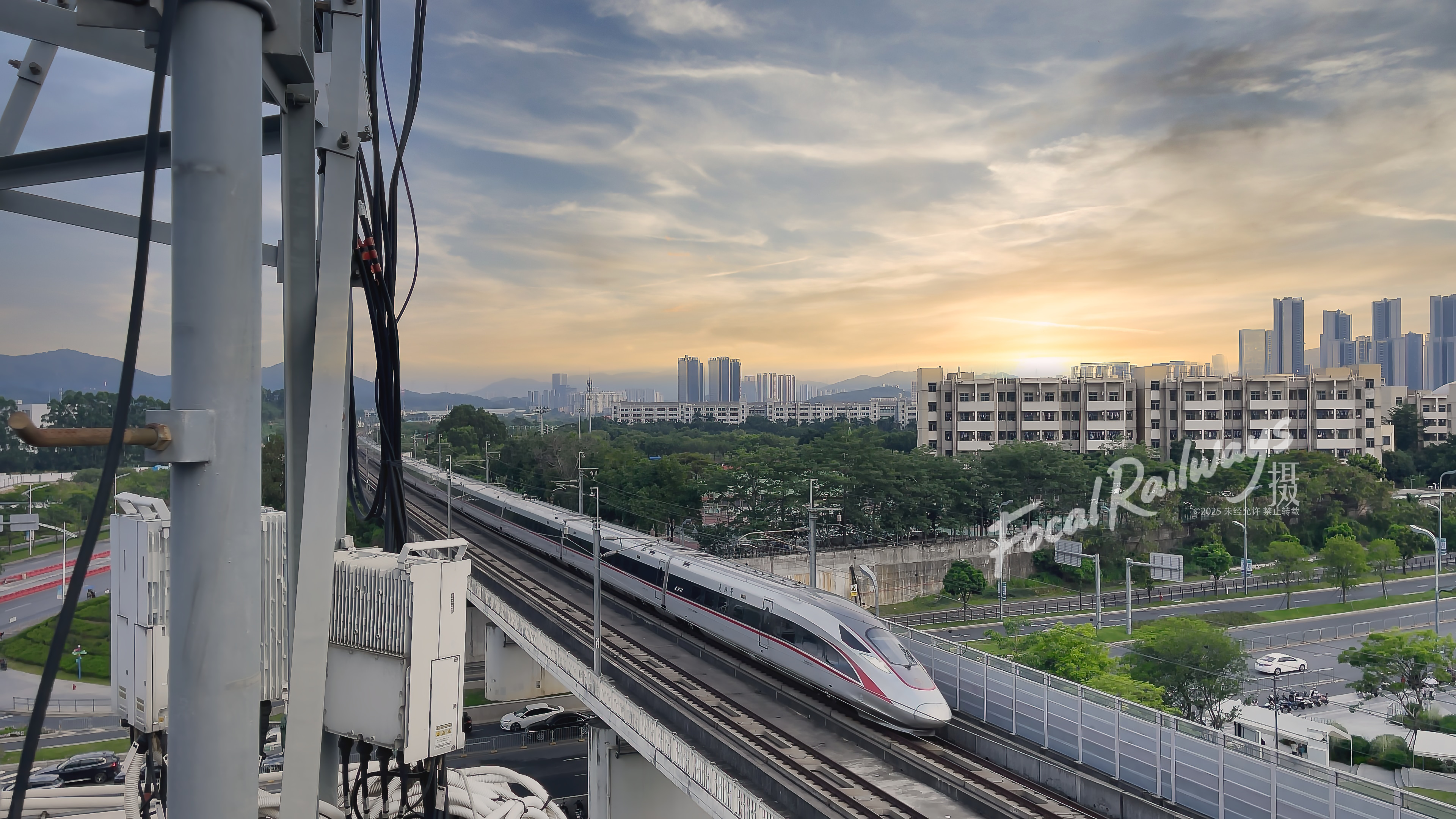 夕阳下的广深港
